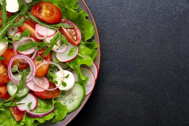 Gezonde verse salade met groenten