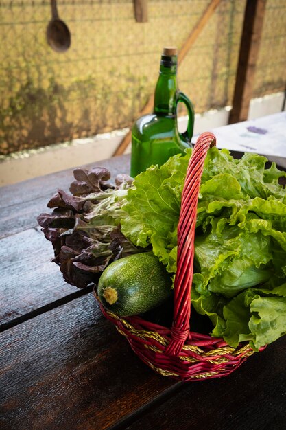 Gezonde voeding op basis van fruit, groenten en water.