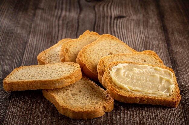 Gezonde volkoren toast met boter