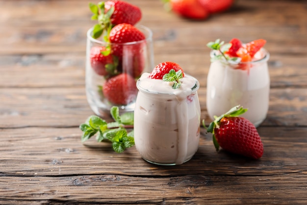 Gezonde yougurt met stawberry