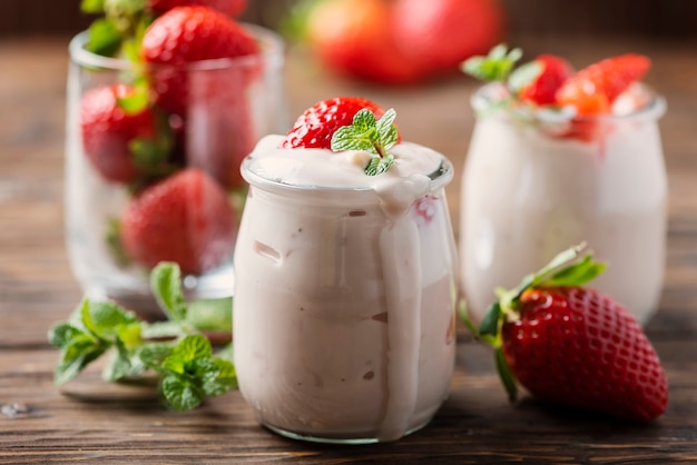 Gezonde yougurt met stawberry