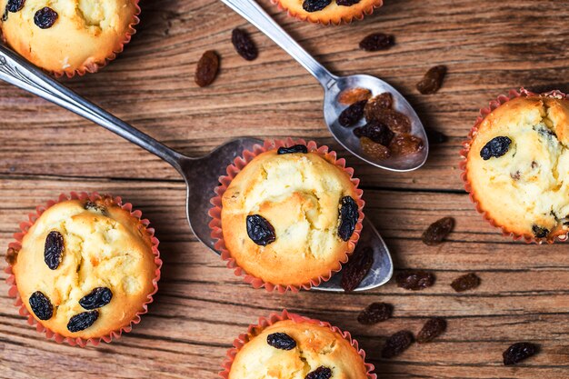 Gezonde zemelen en rozijnenmuffins met chocolademelk, Raisin Muffin