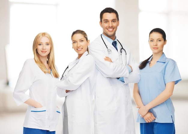 gezondheidszorg, ziekenhuis en medisch concept - jong team of groep artsen