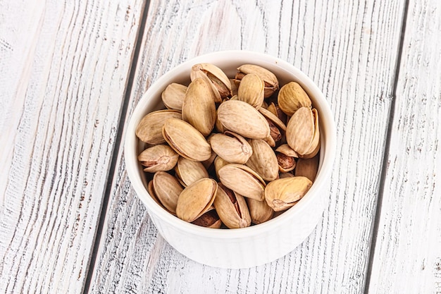 Gezouten smakelijke biologische pistachenotenhoop