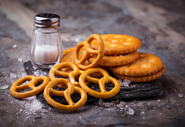 Gezouten snacks krakeling en cracker