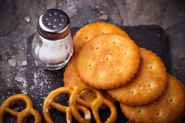 Gezouten snacks krakeling en cracker