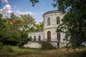 Photo ghica palace from caciulati romania ghica palace from caciulati romania in the summer