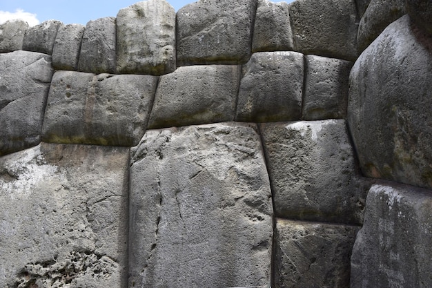 Saqsaywaman Cusco에서 완벽하게 조각된 거대한 돌