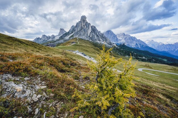 ジアウ峠イタリアのドロミテの人気の旅行先高山峠