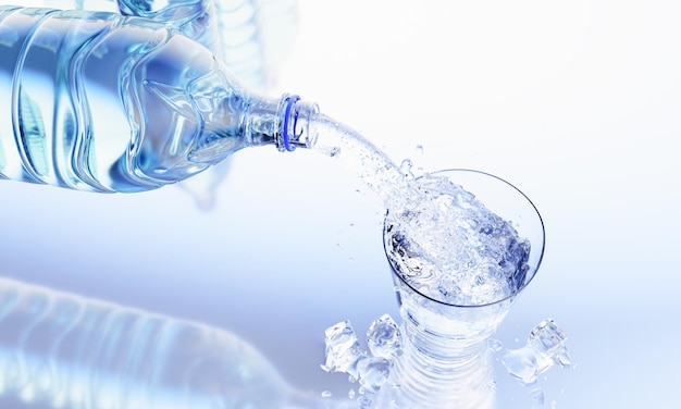 Giet water of schoon water uit een plastic of PET-fles in een drinkglas met ijsblokjes