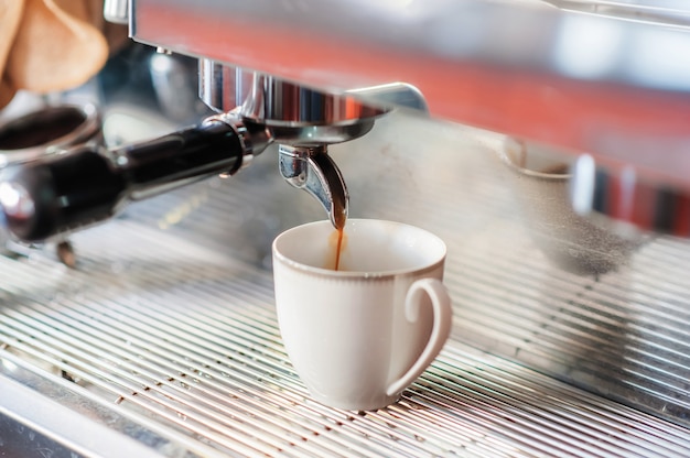 Gieten van het maken van koffie