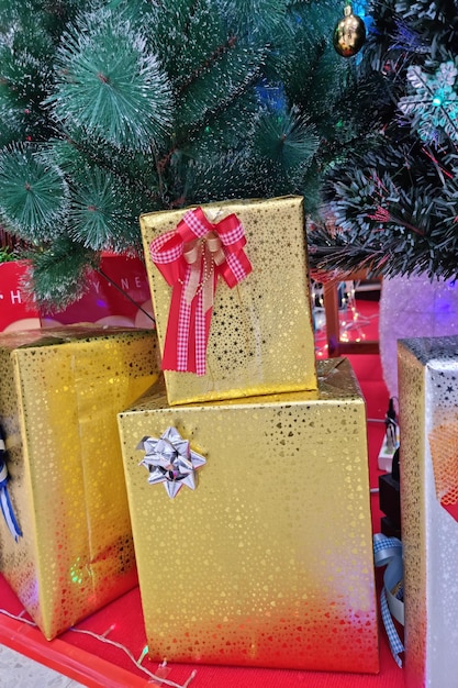 새해와 크리스마스 축하를 위한 선물 상자