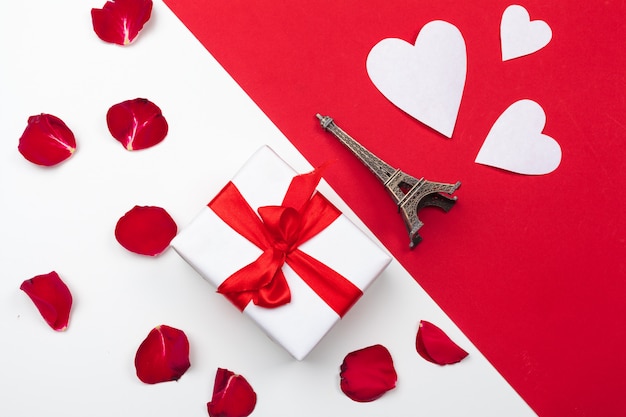 Gift box, red paper hearts 