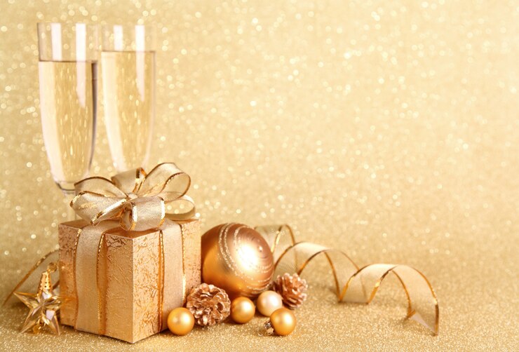 クリスマスの飾りとシャンパングラスのギフトボックス