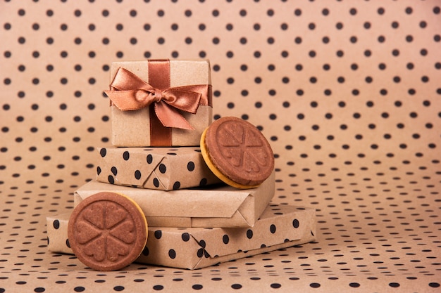 Confezioni regalo e biscotti al cioccolato