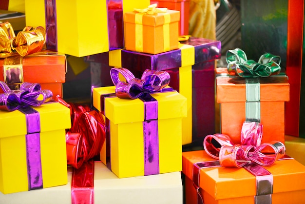 Фото Подарочные коробки новогодние украшения, праздничный фон