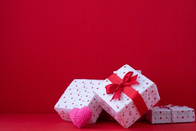 ギフト用の箱とバレンタイン用の装飾