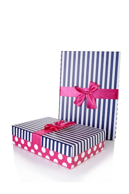 Foto giftboxes isolato su sfondo bianco