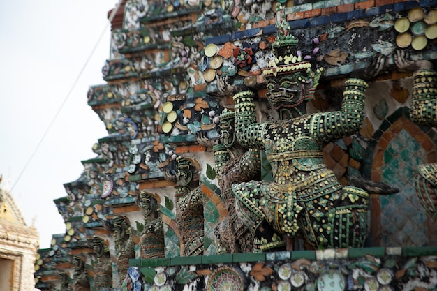 Foto gigantisch beeld van de pagode