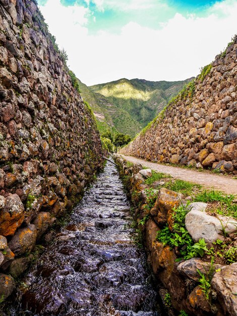 Gigantische platforms in de stad Yucay Heilige Vallei van de Inca's Cusco