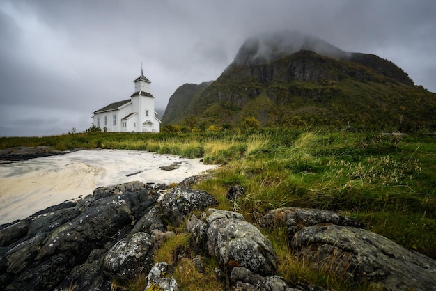 Gimsoy-kerk op de Lofoten-eilanden in Noorwegen