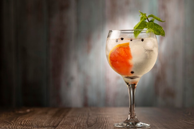 Gin Tonic garnished with grapefruit and mint