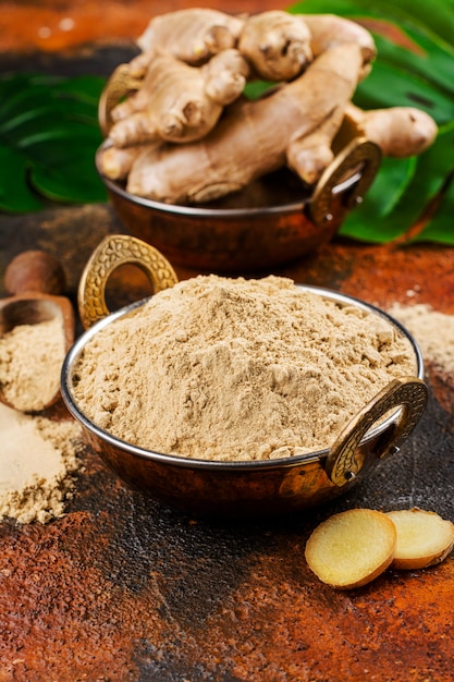 Ginger powder and fresh root