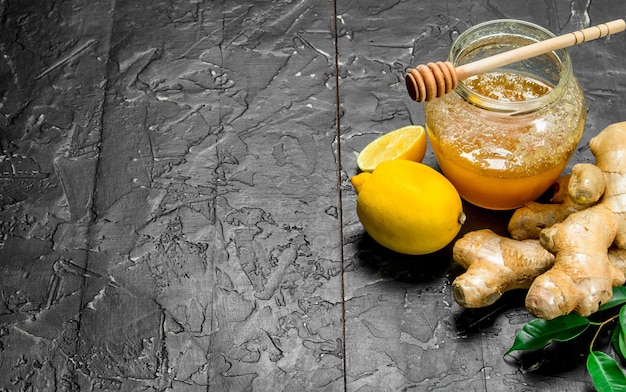 Photo ginger with lemon and honey