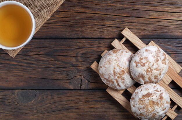 Biscotti di pan di zenzero e tè