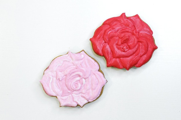 Gingerbread in the form of roses of red and pink flowers