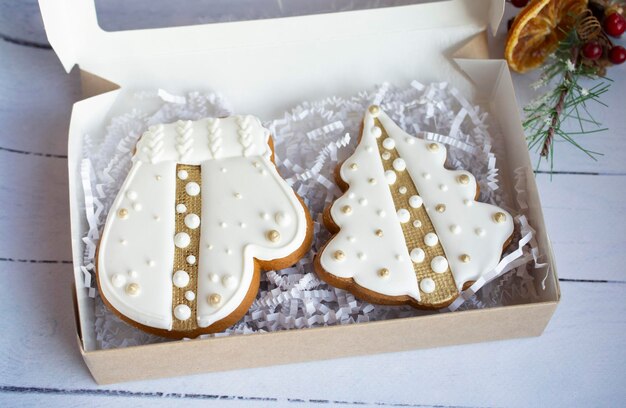 Foto gingerbread koekjes voor geschenken gelukkig nieuwjaar gember kleine geschenken