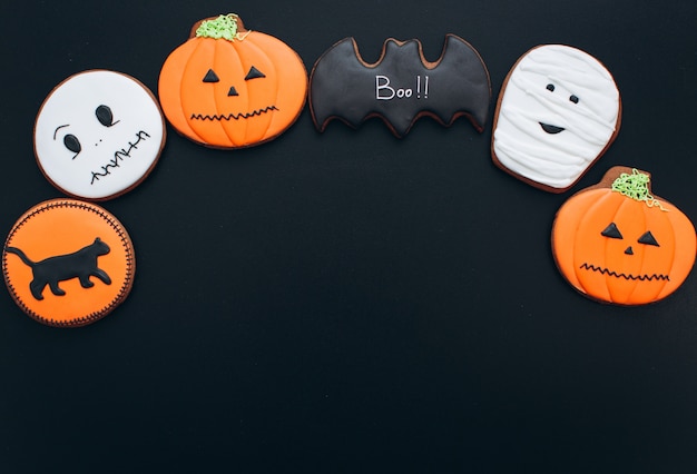 Gingerbreads for Halloween: Mummy, bat, pumpkin, ghost, black cat