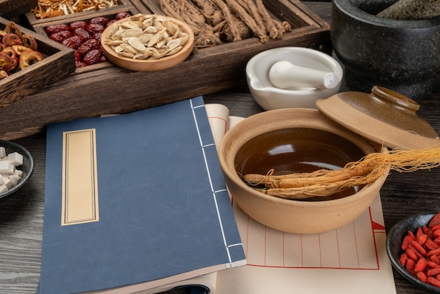 Ginseng en traditionele Chinese geneeskunde op tafel