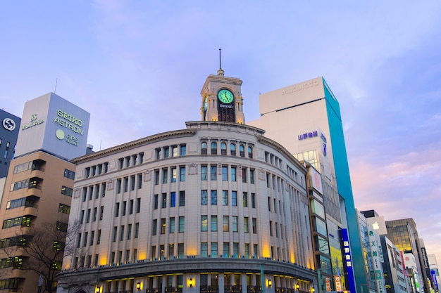 Photo ginza seiko clock tower, ginza district in tokyo, japan.