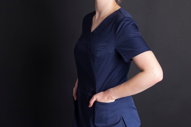 Photo 青い医療服を着た女の子、医療活動に関連する人の一部のクローズアップ