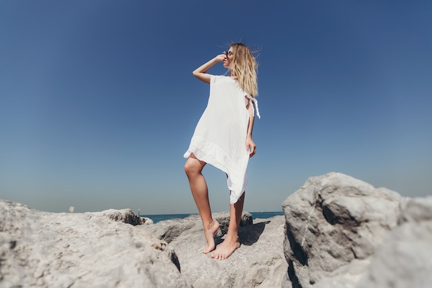 Photo girl by the sea