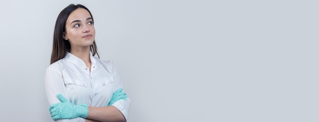 A girl doctor in latex gloves and a white coat is preparing for the procedures.