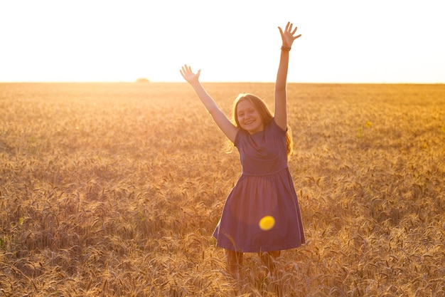 Photo girl at the field