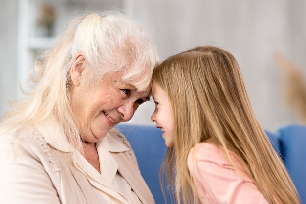 Photo girl and grandma together