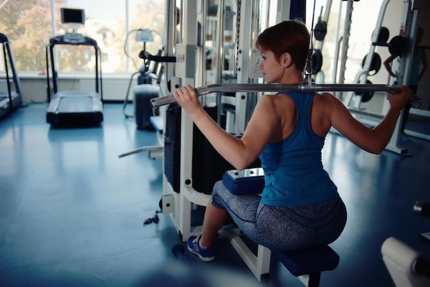 girl gym dumbbell training simulators