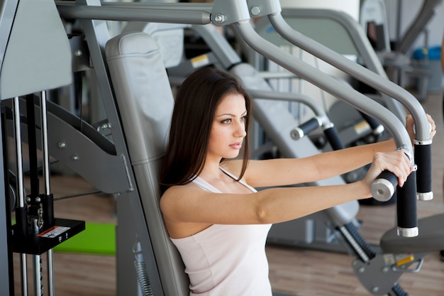 Ragazza in palestra