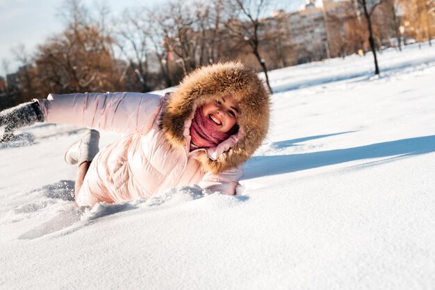 写真 雪の中の女の子