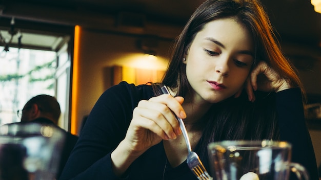 写真 カフェの女の子