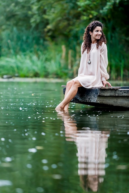 Photo girl on the lake