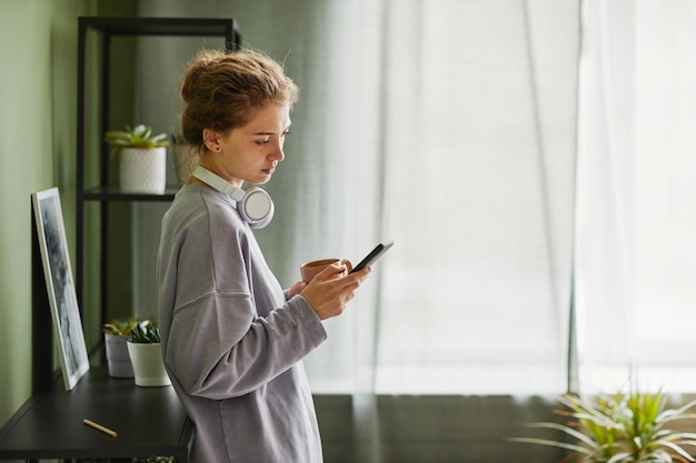 Girl listening to music on the phone