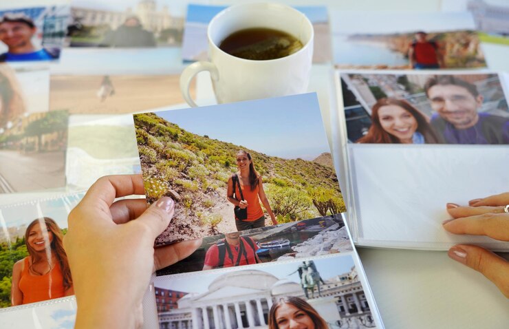 Photo girl looking at her printed photos, remember nostalgia for a day of rest