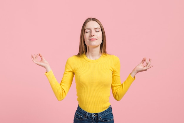 Photo girl meditating