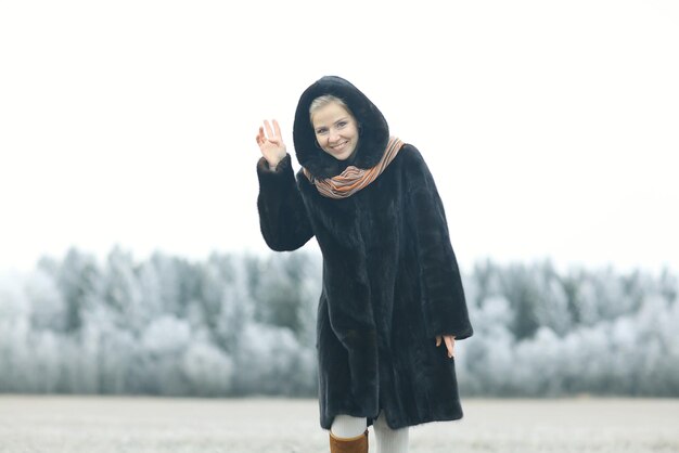 Photo girl in a mink coat winter snow