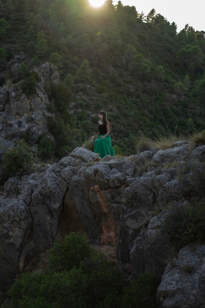 Foto ragazza in montagna