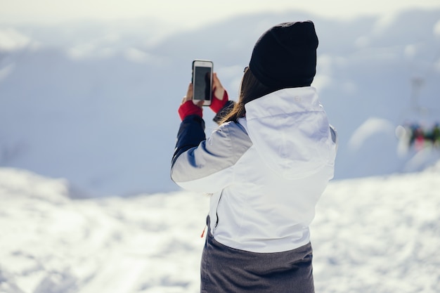 Photo girl near muontains